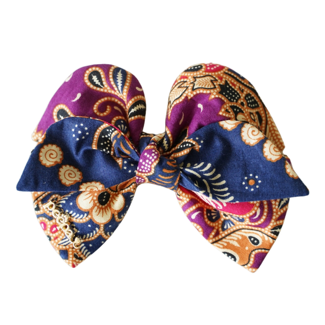 Sum Sum Batik Pet Bow – Heart-Shaped Collar Accessory for Pets