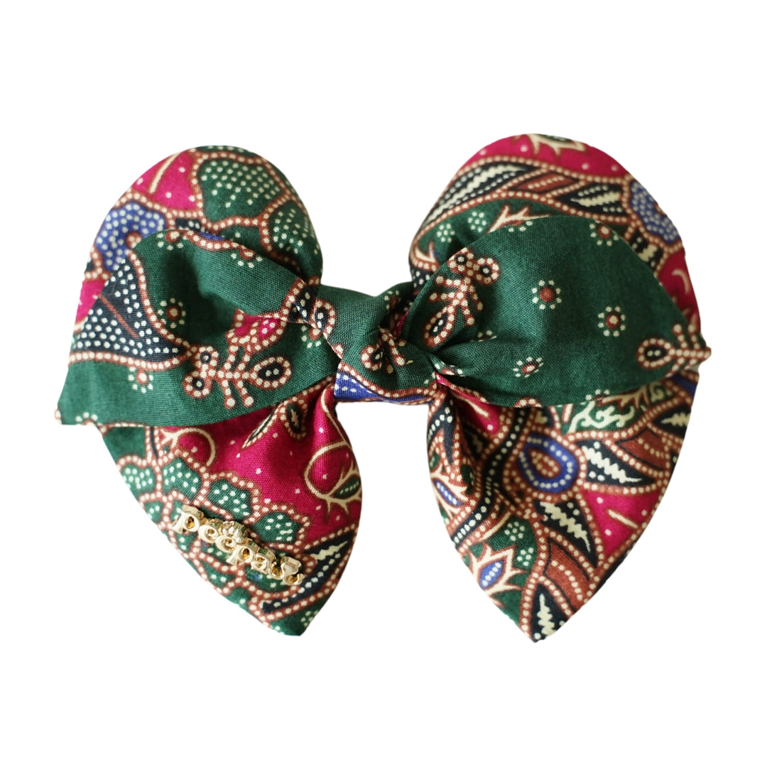 Sum Sum Batik Pet Bow – Heart-Shaped Collar Accessory for Pets