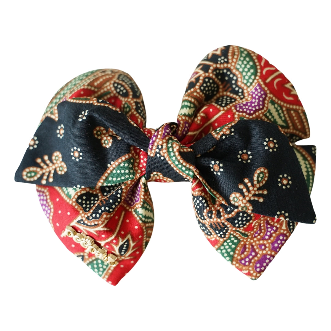 Sum Sum Batik Pet Bow – Heart-Shaped Collar Accessory for Pets