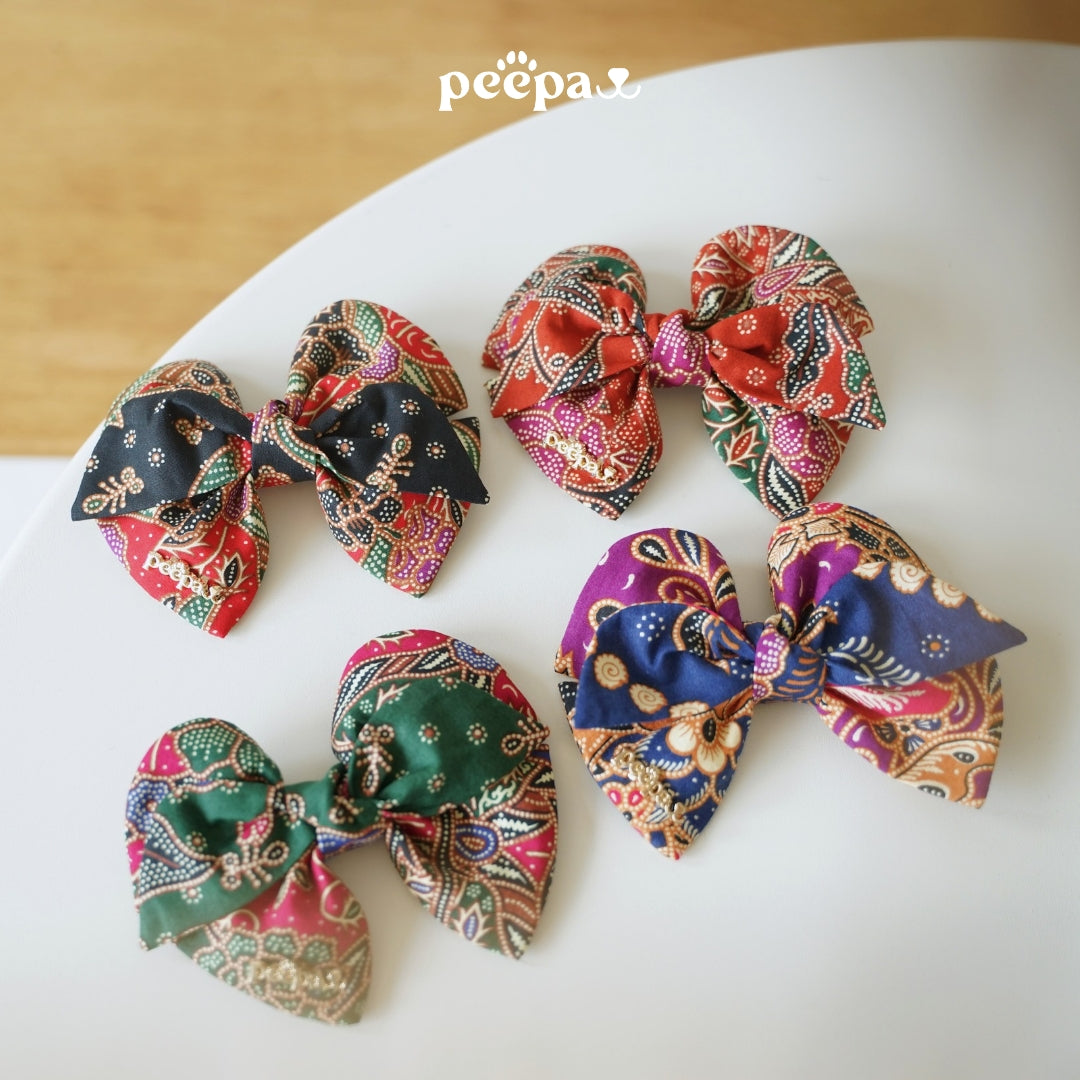 Sum Sum Batik Pet Bow – Heart-Shaped Collar Accessory for Pets
