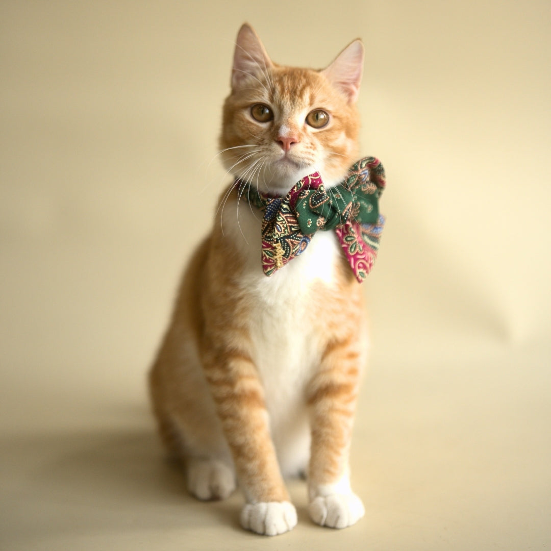 Sum Sum Batik Pet Bow – Heart-Shaped Collar Accessory for Pets