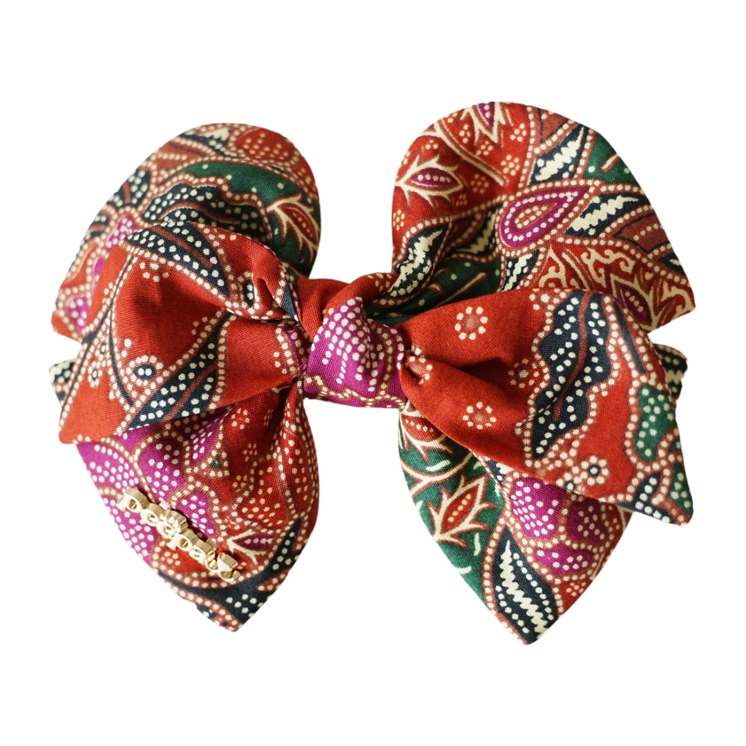Sum Sum Batik Pet Bow – Heart-Shaped Collar Accessory for Pets